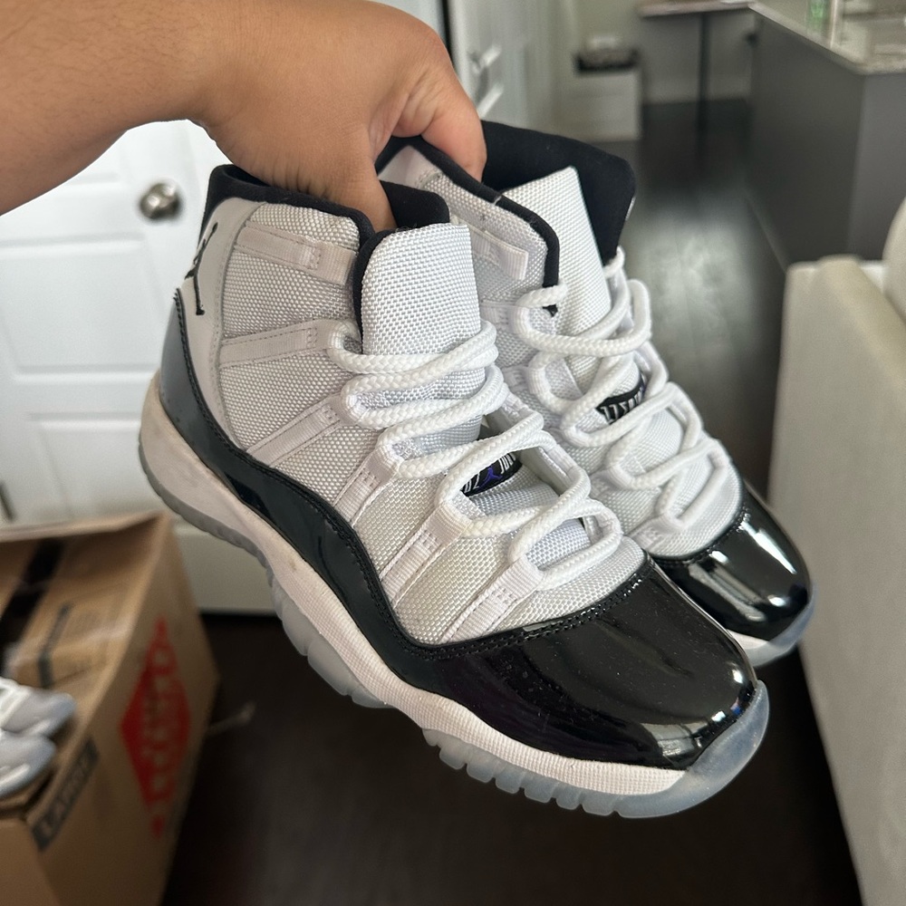 Air Jordan 11 Retro Concord Sneakers